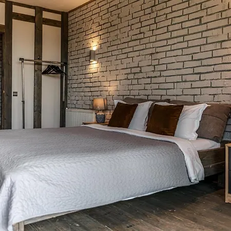 Charlton Estate * Yablunytsya