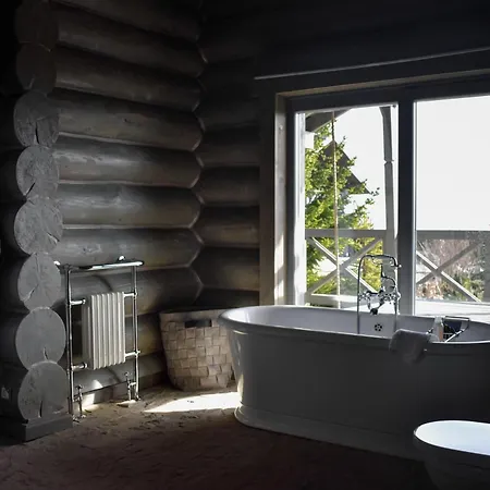 Charlton Estate Jablunyzja