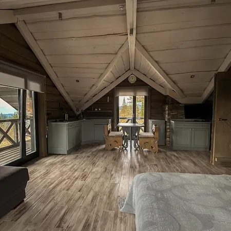 Charlton Estate Chalet Yablunytsya