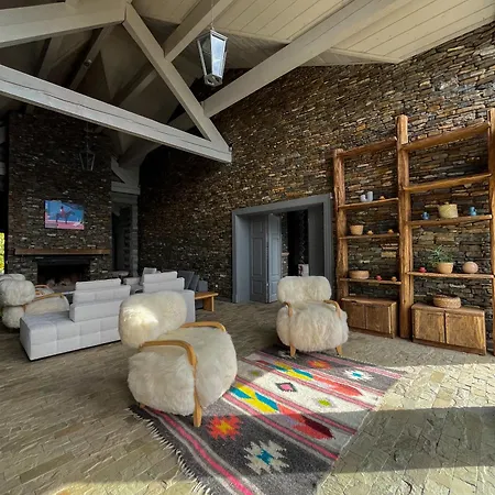 Charlton Estate Chalet Yablunytsya