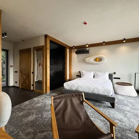 Charlton Estate Chalet *