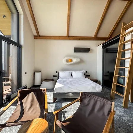 Charlton Estate Jablunycja