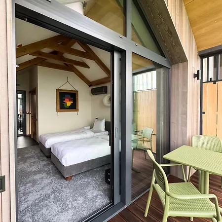 Charlton Estate Yablunytsia