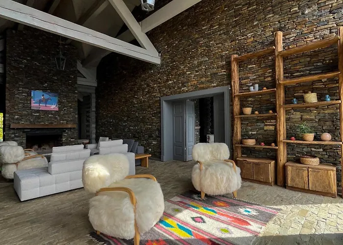 Charlton Estate Шале Яблоница