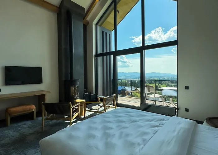 Charlton Estate Шале Яблоница