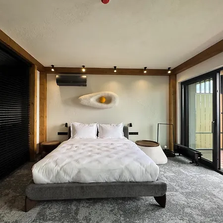 Charlton Estate * Yablunytsia